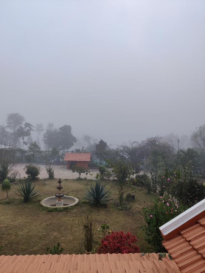 Robin Woods Homestay サクルシュプール エクステリア 写真