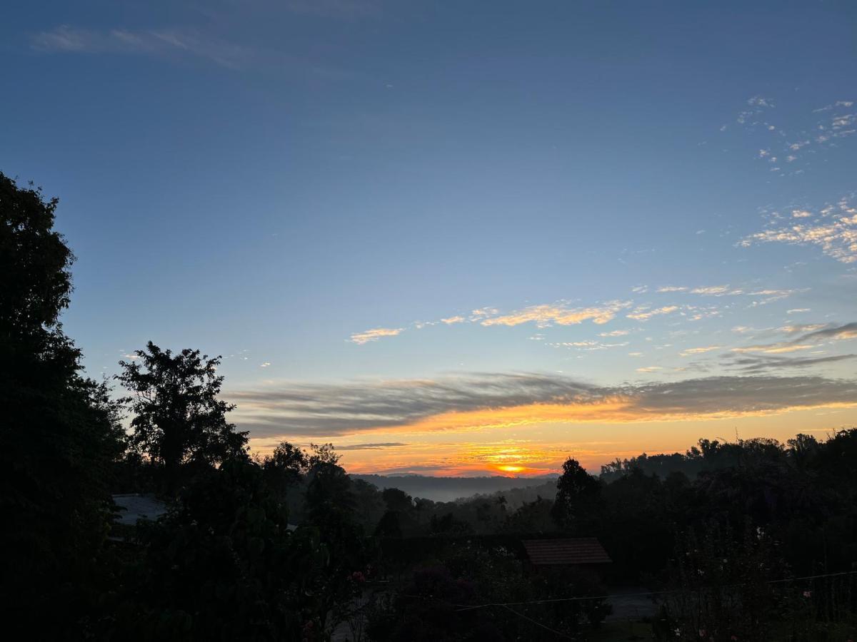 Robin Woods Homestay サクルシュプール エクステリア 写真